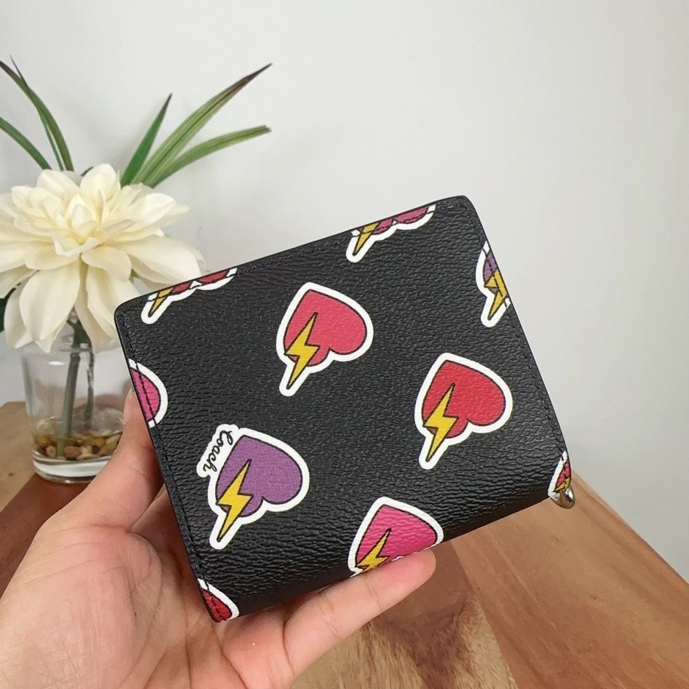 NWT Coach Snap Wallet With Heart‎ Bolt Print - Picture 3 of 5